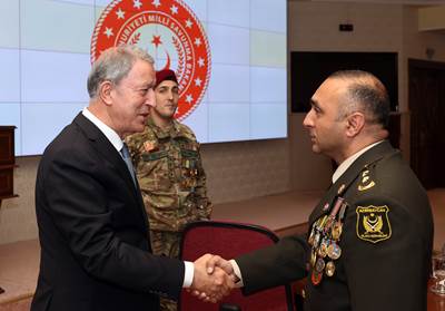 Millî Savunma Bakanı Hulusi Akar, Tek Vatan Harekâtı’nda Gazi Olan Azerbaycan Türkü Askerlerimizle Bir Araya Geldi